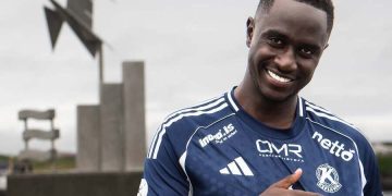 Elvis Bwomono